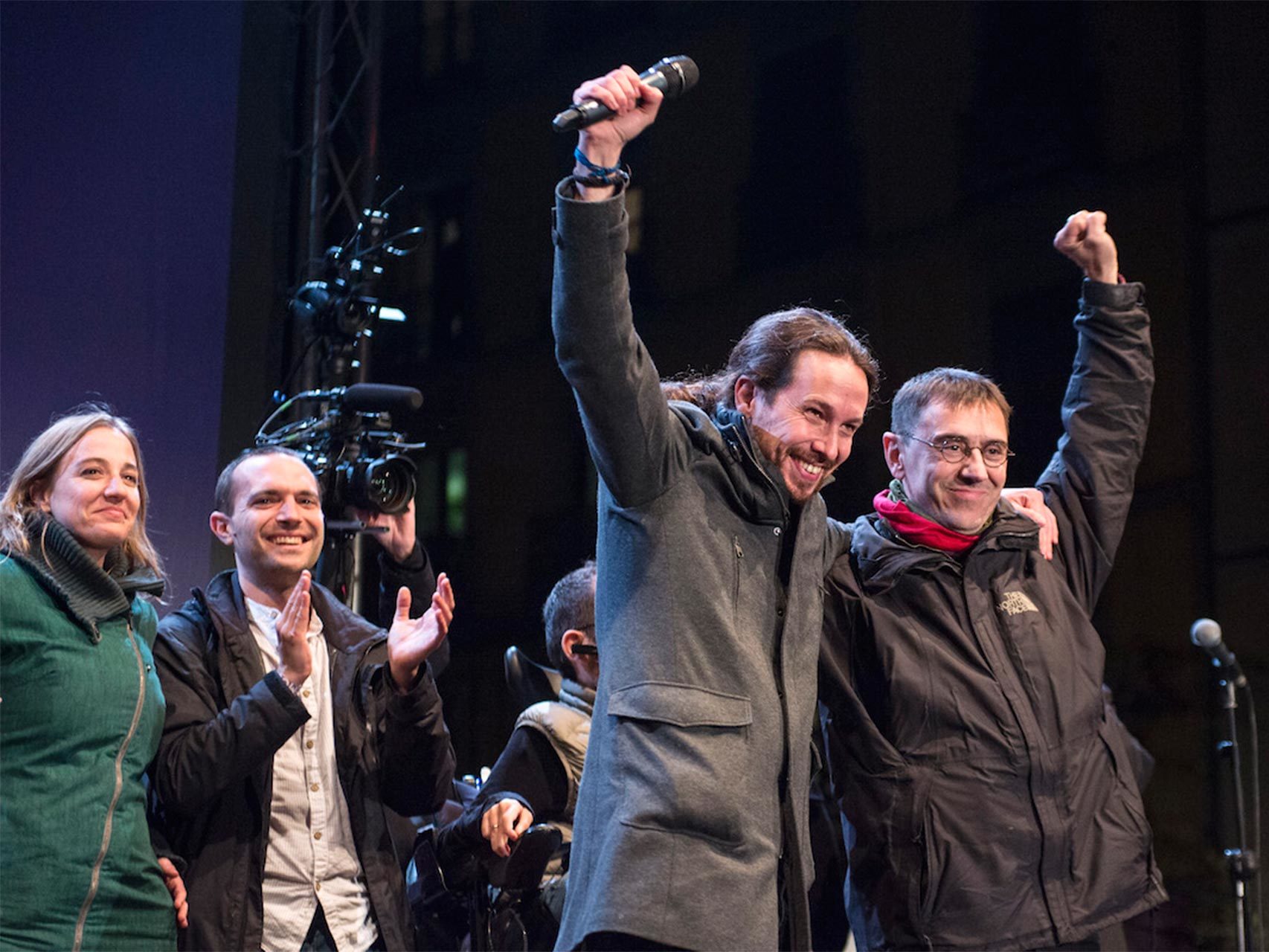 Pablo Iglesias y Juan Carlos Monedero celebran el resultado.