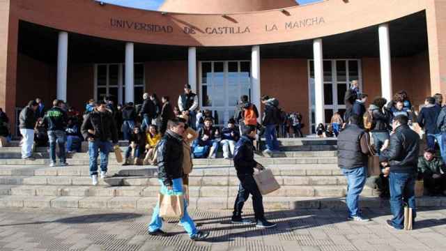La Universidad de Castilla-La Mancha.