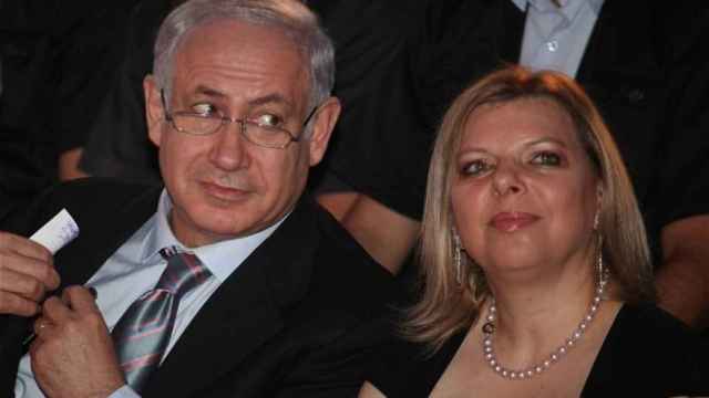 Sara Netanyahu junto a su marido, el primer ministro israelí Benjamín Netanyahu.