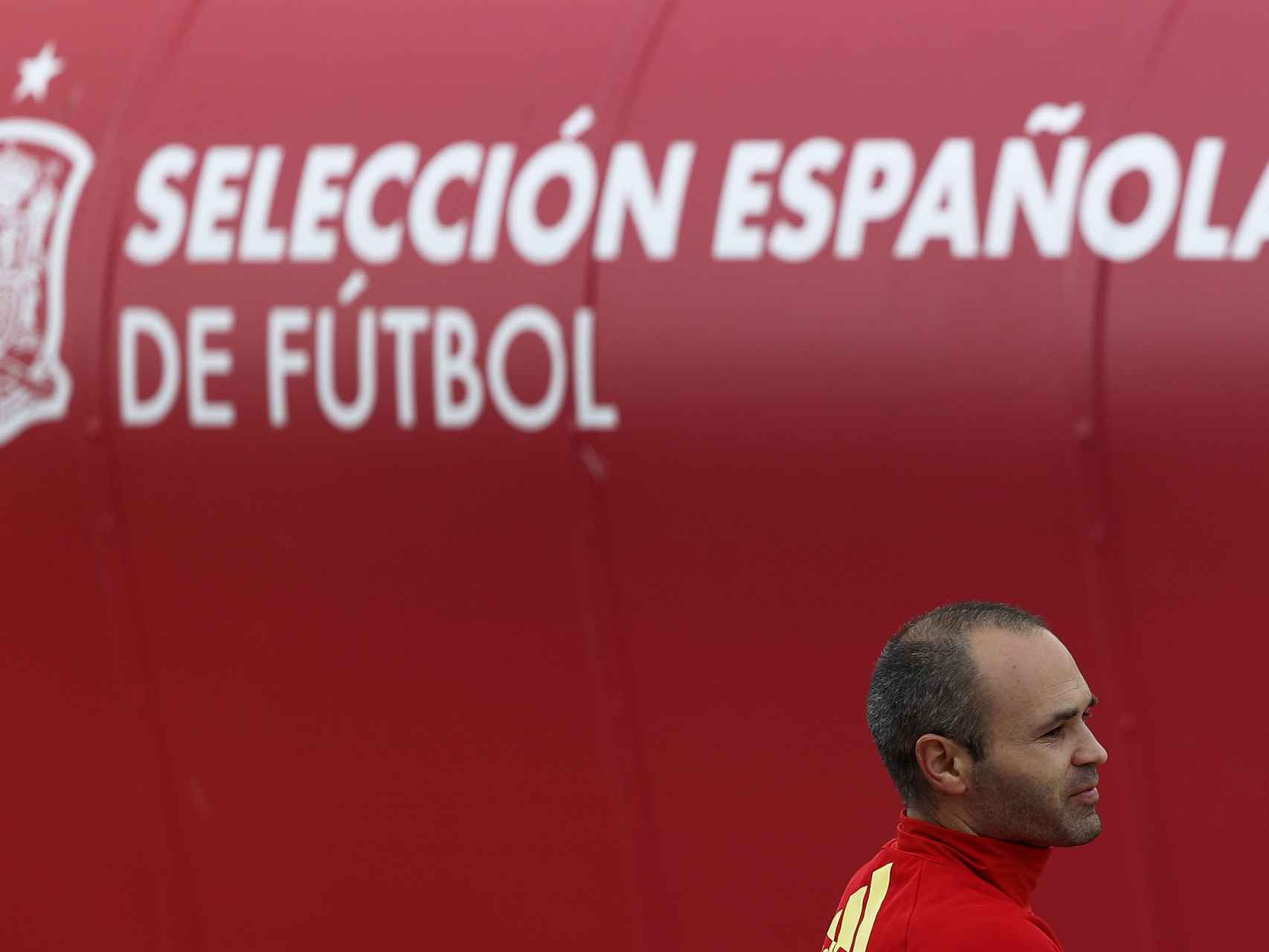 Iniesta durante un entrenamiento con España.