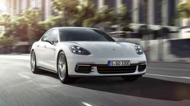 Porsche Panamera 4 E-Hybrid, el más barato de la gama ahora es híbrido