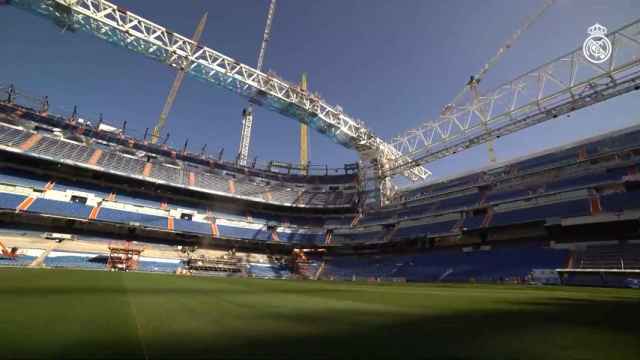 El Santiago Bernabéu ya luce las cerchas que sostendrán la cubierta