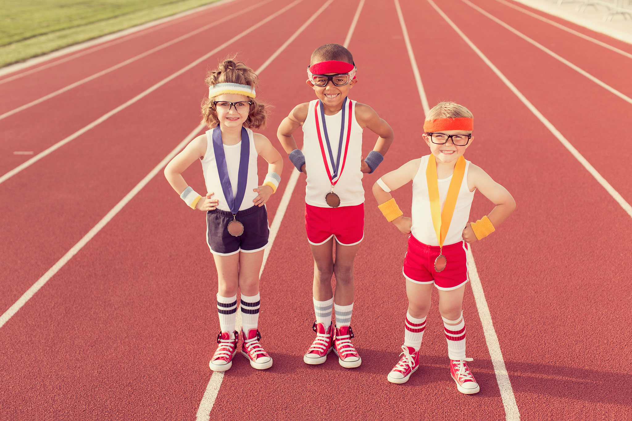Niños deportistas con medallas