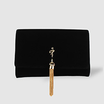 Cartera de mano de ante negro con borla